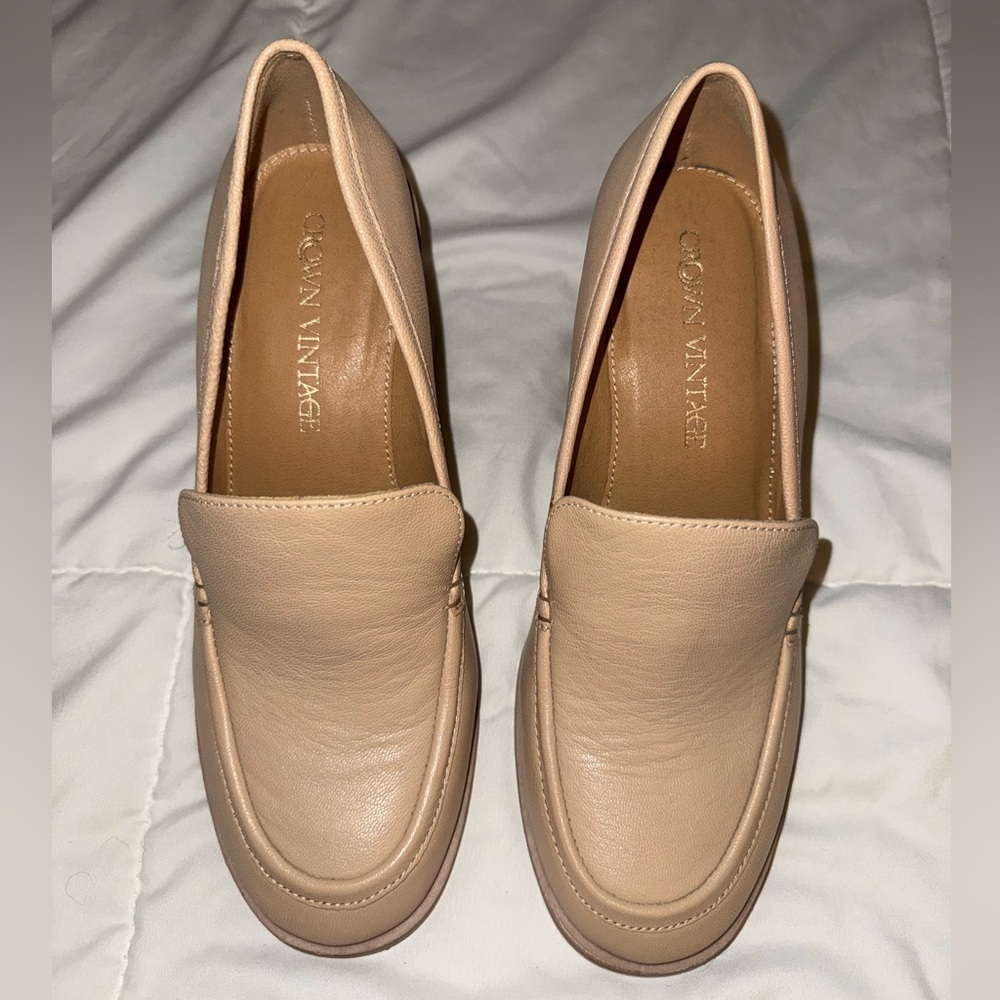 Crown Vintage Women's Beige Loafers